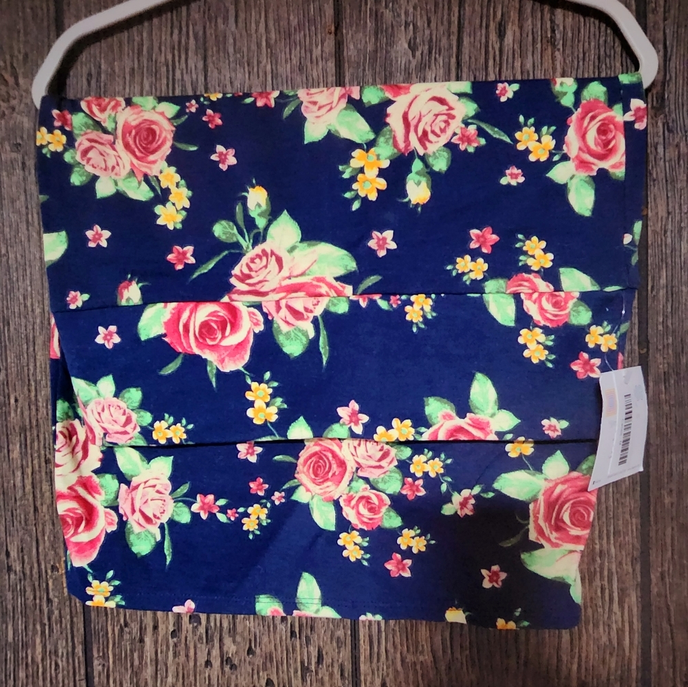 LuLaRoe Vintage Floral Cassie. Size Medium. Background Navy.
